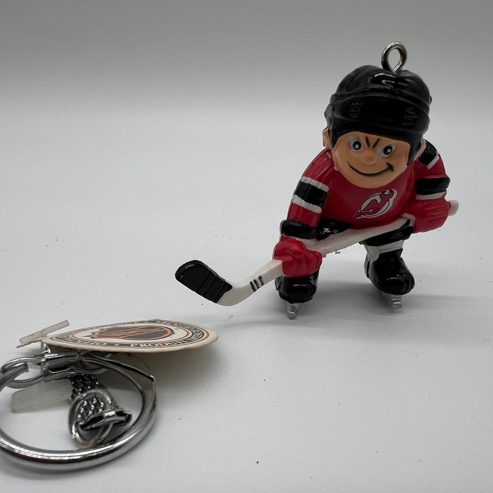 Vintage 1986 New Jersey Devils Lil Sports Brat NHL Hockey Keychain Figure Red